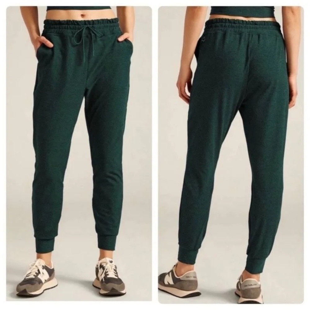 Beyond Yoga Spacedye commuter Midi Jogger Size Small Green